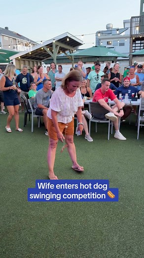 Shirley's the Hula Dog Champion 🌭 | Daily Mail Entertainment