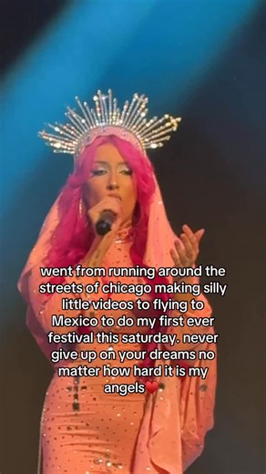 chrissy chlapecka | finally got to sing apollo live i feel like im levitating… see you tomorrow mexico city im on at 4:20 :’) @coronacapital | Instagram