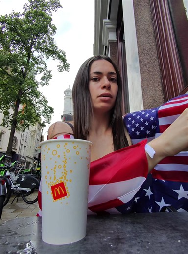 British vs American in London: Funny Embassy Street Reactions