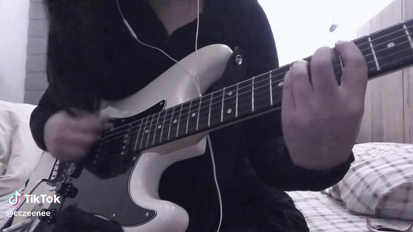 Alien Blues: Electric Guitar Journey Through Emotion