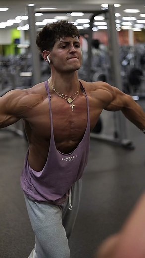 Alien chest gains 👾 #Gymtok #bodybuilding #aesthetics