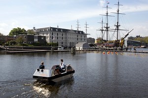 Roboats: Amsterdam tests out electric autonomous boats on its canals