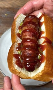 🌭 One of our favorite combos (three ways): hot dogs with Grillo's Pickles on our Original Hawaiian Sweet Rolls! ⬇️Here’s how to make them! ⬇️ Chicago Style: 1. Cook hot dog on the grill 2. Take two Kings Hawaiian Original Hawaiian Sweet Rolls and cut down the top to make a slit 3. Add toppings to hot dog: 2 tomato wedges, 1 Grillo’s Pickles Dill Pickle Spear, relish, diced onions, 2 sport peppers, ketchup Chili Dog: 1. Cook hot dog on the grill 2. Take two Kings Hawaiian Original Hawaiian Sweet