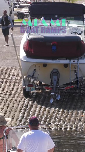 Painful to watch... #boatramp #boating #boatlife #boatrampfails #skeg #drag #prop #scraped #soundup #painful #sendsshivers #likenailsonachalkboard #crazy #allday #everyday #onlyintheMIA #miami #miamibeach #miamidade #miamidadecounty #boynton #boyntonbeach #palmbeach #palmbeachcounty #southFlorida