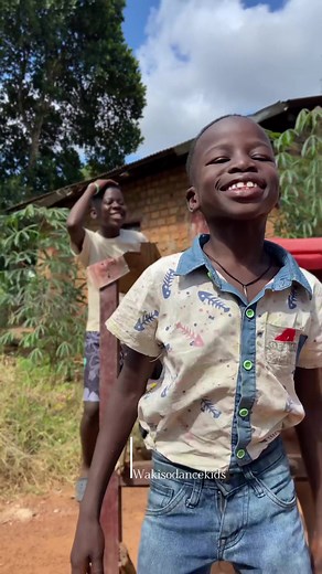 Kids Dancing to Magic System's 1er Gaou | Wakisodancekids Foundation