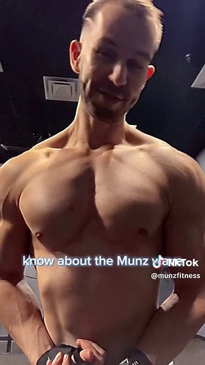 Munz Wave🌊 > Alien Gains👽 #musclecontrol #mindmuscle #aliengains #pecwave #chestwave