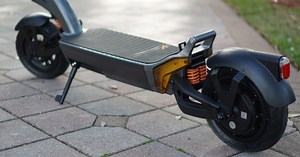 Review: New Apollo City 2022 electric scooter, built using the e-scooter community's feedback