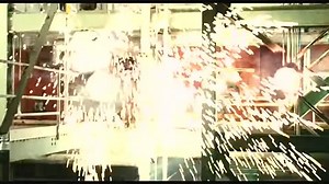 Swimming Pool Attack Scene ¦ ALIENS VS PREDATOR REQUIEM (2007) Sci-Fi, Alien, Movie CLIP HD (720p_25fps_VP9-128kbit_AAC)