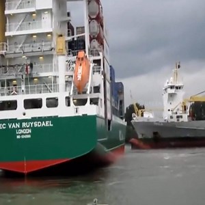 Strong Collisions Between Large Ships | Ship Time