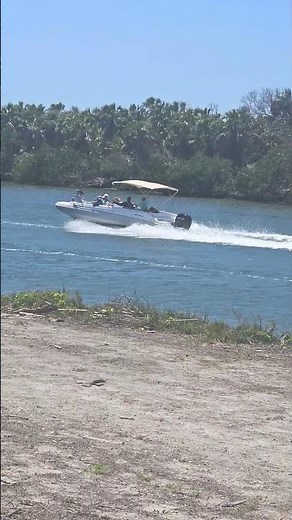BOAT CRUISING FUN IN THE VENICE FLORIDA INTER COASTAL WATERWAY
