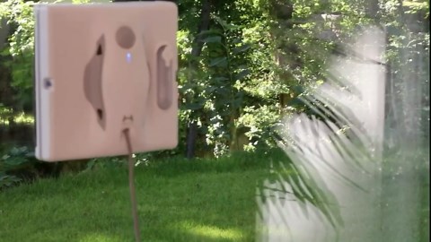 HUTT W8 Window Cleaner Robot with Auto Water Spray, 3800PA Suction Power Automatic Window Cleaning Robot with Anti-Falling Laser Sensor Detection for for Window, Glass, Marble Wall (Square)