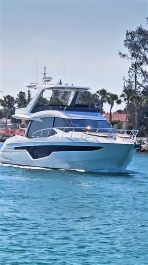 Yacht Cruising in the Venice Florida Inlet | Florida Boat Adventures