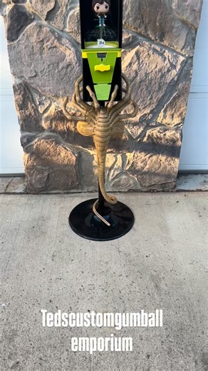 #alien #facehugger finally an alien machine this one will only get better | Ted’s Marvelous Custom Gum Ball Emporium