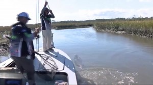2022 Bassmaster Redfish Cup Champions, Edward Adams and Sean O’Connell just made ✌️clutch catches and advanced into second place according to BassTrakk! Can they reclaim the title? Find out by tuning in on Bassmaster.com 🏆 #Bassmaster #RedfishCupChampionship #skeeterboats #yamaha #georgetownsc | Bassmaster