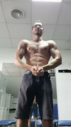 How Bodybuilders Change in Gym Locker Room