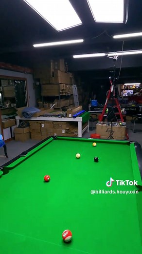 The white ball sweeps into the warehouse #台球教学 #Billiards