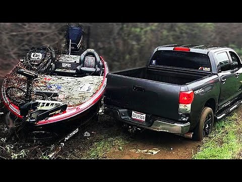 Badass Diesel Trucks & Trailers Fails / Wins Compilation | Rolling Coal 2021