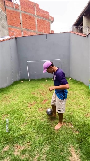 Making a soccer ball out of a balloon | Ideas Panda