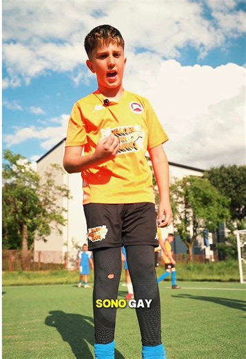 DIETRO OGNI ATTORE C’È UNA PERSONA. DIETRO OGNI STORIA C’È UN MESSAGGIO. IL RISPETTO NON È UN’OPZIONE…! #football #education #respect #children