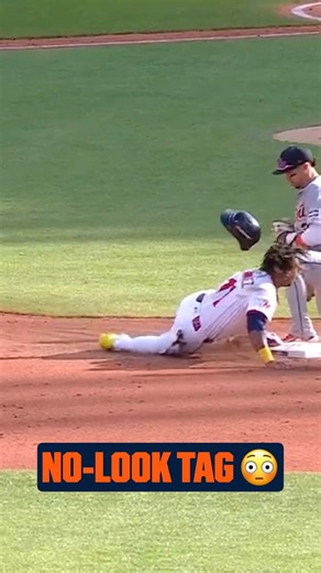 The classic Javier Báez no-look tag 🫣 | MLB