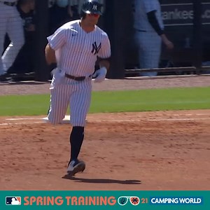 One swing, four runs. Brett Gardner hits a grand slam. 👊 | MLB