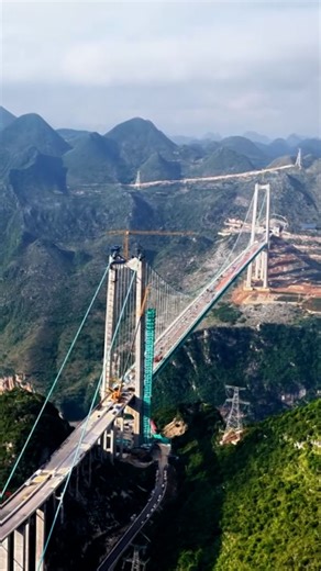 World's tallest bridge opens in China