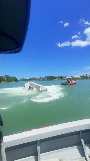 Capsized Boat Off Jupiter Inlet in a Large Swell! Towboat US Salvage & Rescue #boatus #towing
