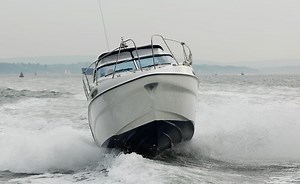 How To Safely Handle Another Boat’s Wake
