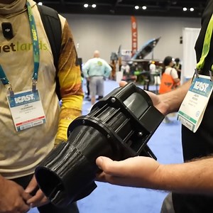 10 years of R&D led to this: a 5 lb. jet drive unit that delivers up to 5 kW of power, is virtually maintenance-free with ceramic bearings, and can be replaced in minutes with just four screws. 🎥 Clip from Joe Oceanside’s full video — worth the watch! Joe Oceanside ICAST #FluxJetKayaks #FishingLife #KayakFishing #JetDrive #FishingCommunity | FluxJet Kayaks