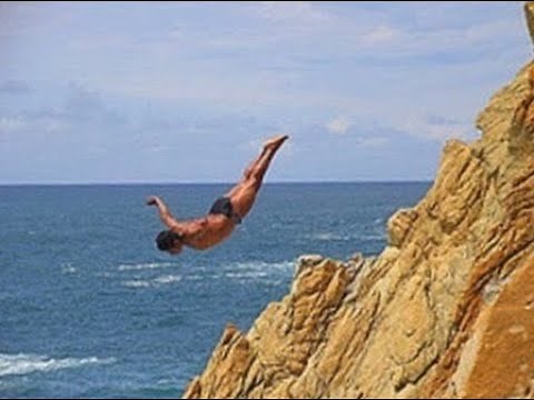 ACAPULCO, MEXICO - THE CLIFF DIVERS OF LA QUEBRADA