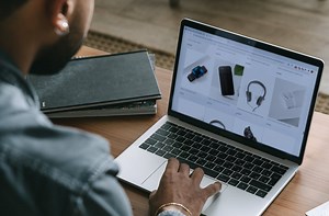 The Guide to AI & Machine Learning in Retail: Applications and Use Cases