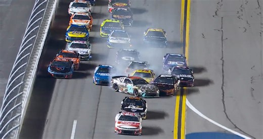 Big wreck strikes early in Stage 1 at Daytona