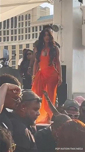 Cardi B Hits Fan W/ Mic During Performance #CardiB #Offset #CelebrityNews