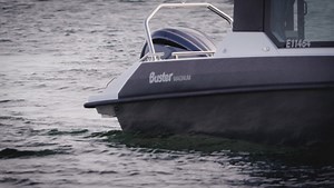 🧡 Style and functionality – The Buster Magnum Cabin 🧡 🔸 Length 7.58 m 🔸 Beam 2.55 m 🔸 Weight 1650 kg 🔸 Max load 892 kg (passengers and cargo) 🔸 Seating capacity 8 🔸 Engine power range 225–300 hp 🔸 Fuel tank 280 l 🔸 Height from keel / waterline 3.08 m / approx. 2.5 m (loaded) 🔸 Max speed approx. 45 knots More info: https://hubs.la/Q02n7WjT0 | Buster Boats