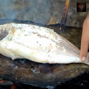 Primitive Technology - Cooking big fish on a rock for dinner | Primitive Foodie