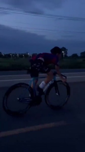 #creatorsearchinsights #fixedgear #fixedgearcambodia #bmcfixed #sprinter sprint with dream fs owner bike|@pogachea