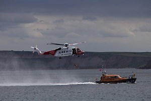 Mother Stranded At Sea Drinks Her Own Urine To Breastfeed Children, But Dies Of Dehydration