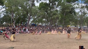 Next set of finalists - the Kawadji Wimpa dance group from Lockhart River ✊🏽 Laura Quinkan Indigenous Dance Festival | Bumma Bippera 987fm