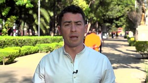 Video shows dramatic collapse of boulder on boats