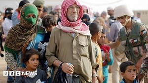 The Syrian refugees struggling to survive in no-man's land