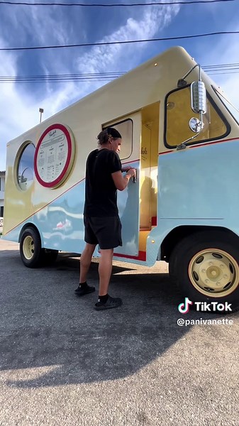 Innovative Round Menu for Food Trucks