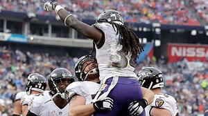 Alex Collins goes untouched for second TD of game