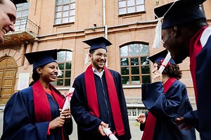 4 High School Graduation Speech Samples That Inspire | LoveToKnow