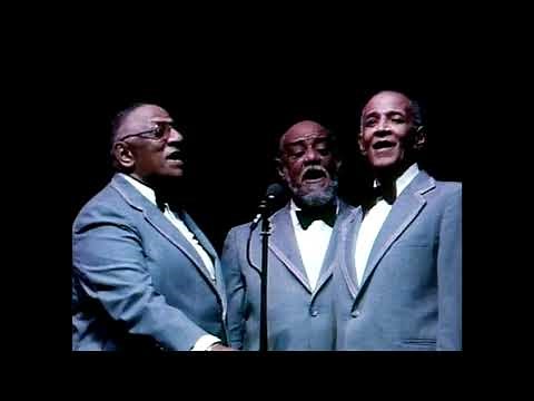 The Mills Brothers - Nevertheless (I'm In Love With You) (Live 1981)