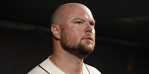 Lester, 3-time champ, announces retirement