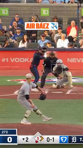 Javier Báez. Center fielder. 😤 | MLB