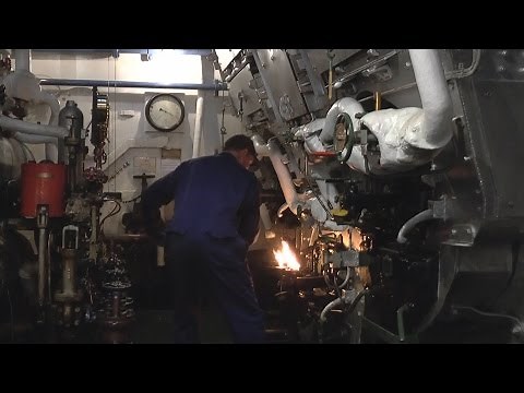Down In The Engine Room - SS Shieldhall - Triple-Expansion Engine