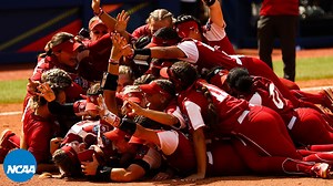 Watch the final out, celebration from Oklahoma's 2021 WCWS title